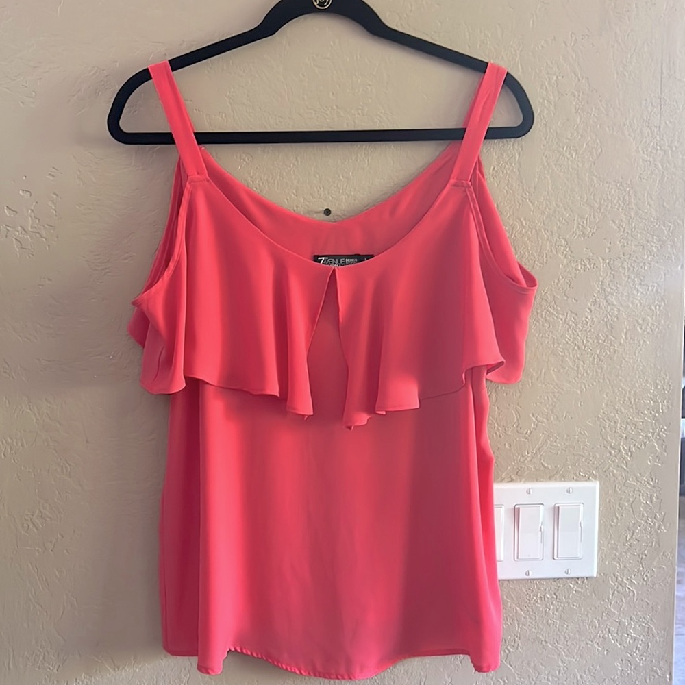 7th Avenue Design Studio NY&Co Cold shoulder Coral color blouse size Large